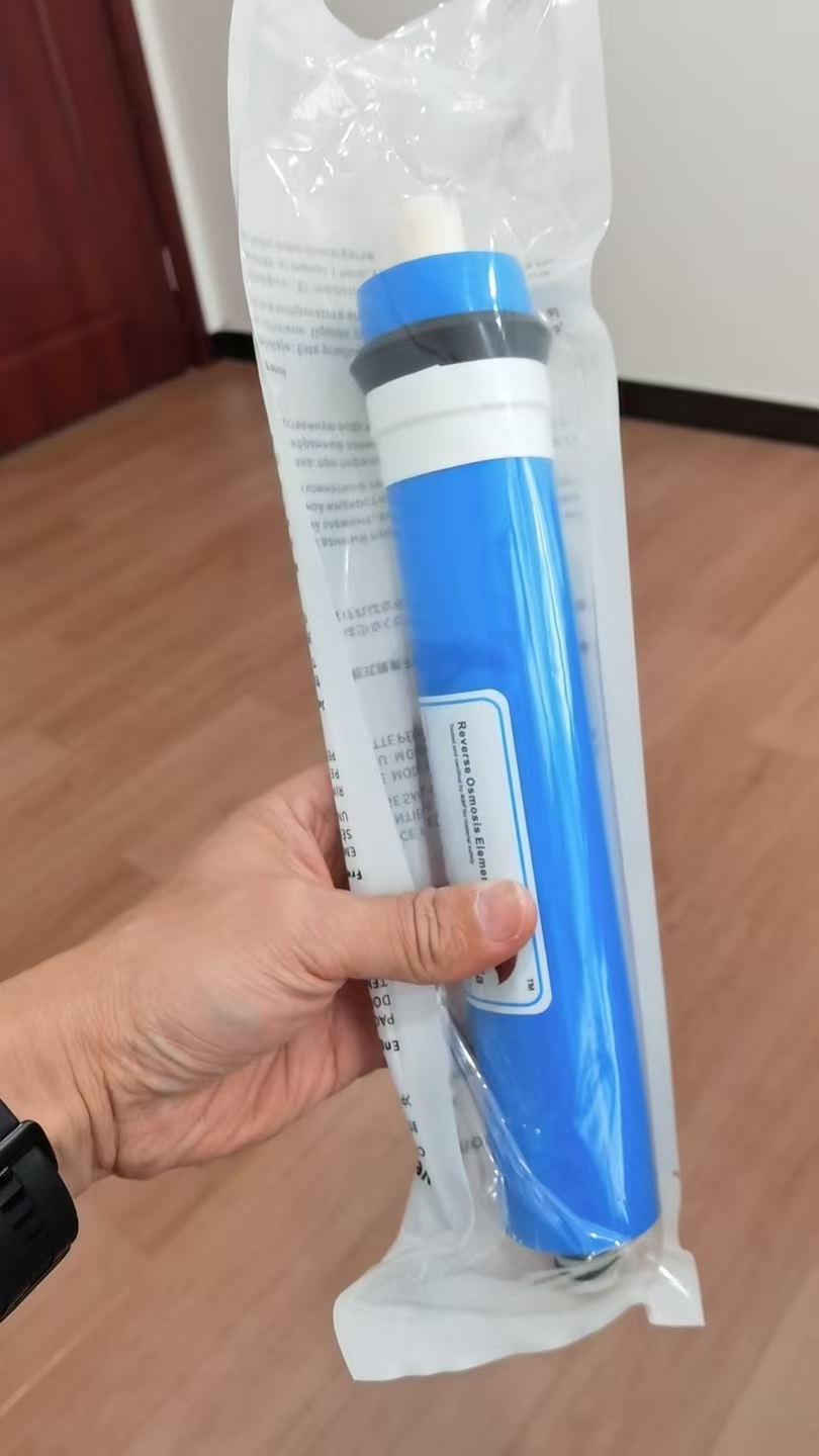 고 TDS 물 (2000-3000 ppm) 치료를위한 진보 된 98% 담수화 RO 막.